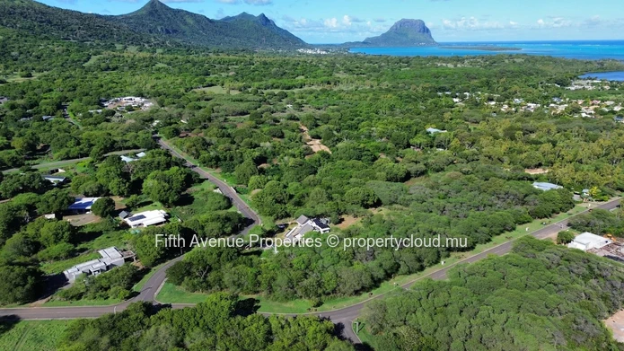 Black River - Land 2140m2 with mountain views
