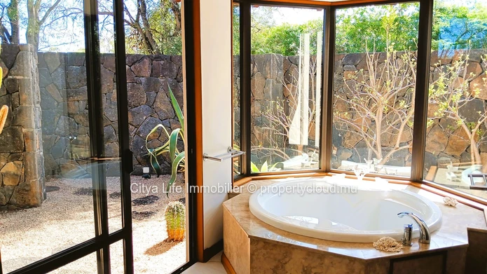 For Sale: Luxurious 4-Bedroom Villa in Tamarin