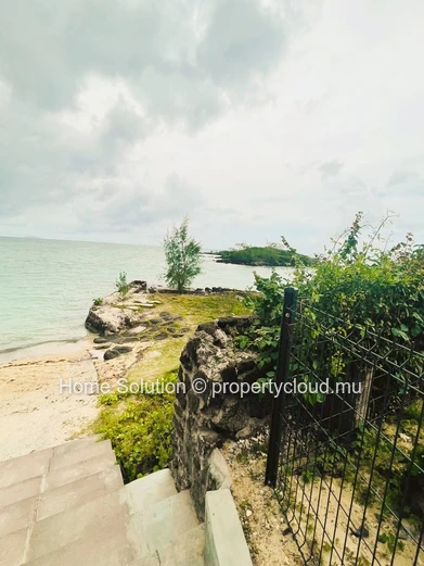 "PET-FRIENDLY" Beachfront Apartment