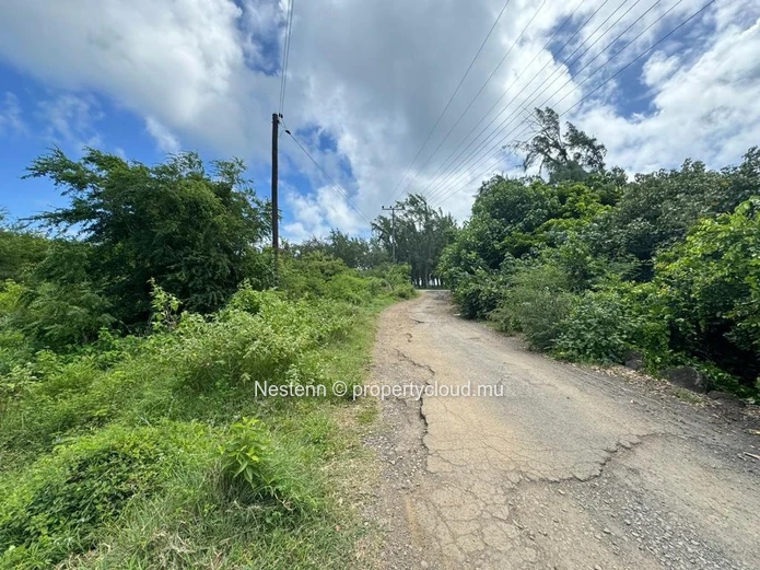 Terrain agricole en bord de mer de 5813 m² 