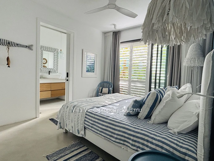 Roches Noires - Très beau duplex de 5 chambres avec rooftop et accès mer (Mandat exclusif)