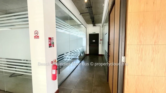 47m² Open Plan Space With Balcony In Black River
