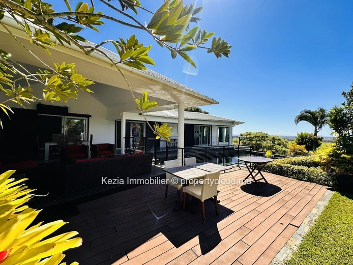 A Villa Open To Nature With A View Of The Northern Islands