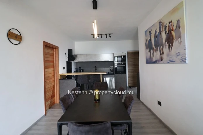 Modern Coastal Living – Elegant Fully Furnished Apartment at 3 mins from Flic en Flac Beach