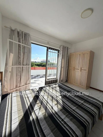 Villa familiale contemporaine de 4 chambres avec piscine privée - Mon Choisy