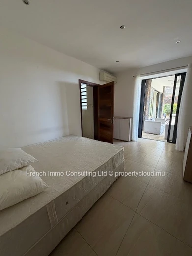 Belle villa de 4 chambres en suites, 300 M2 hab sur 760 M2 de jardin, accessible aux etrangers