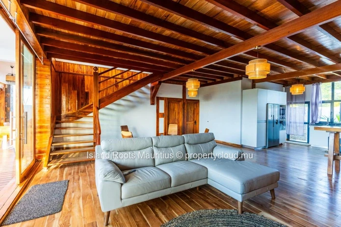 Prestigious villa for rent, ideally located in Péreybère