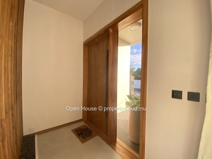 For rent - New fully furnished villa - 4 en-suite bedrooms - swimming pool - garage - near the sea - Trou aux Biches