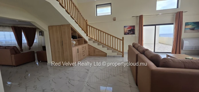 Penthouse de luxe 4 chambres avec vue sur l'océan et grande terrasse – Flic en Flac | Rs 80,000