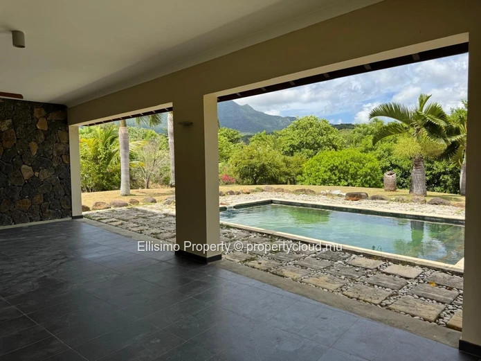 Villa d’Exception à Vendre à Tamarin – Accessible aux Étrangers