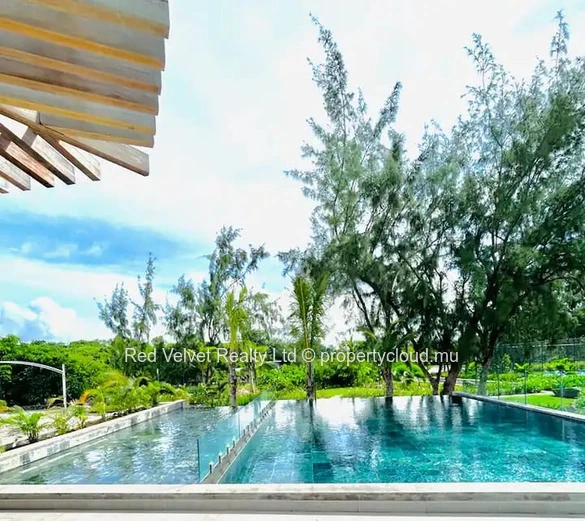 Appartement en bord de mer à louer à Grand Gaube | 3 chambres avec salles de bain attenantes | Terrasse et jardin