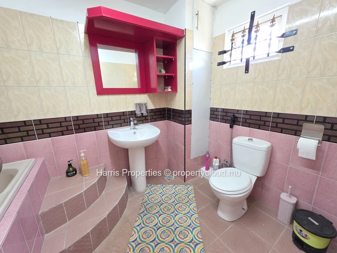 Triplex à vendre à Grand Gaube – Résidence sécurisée
