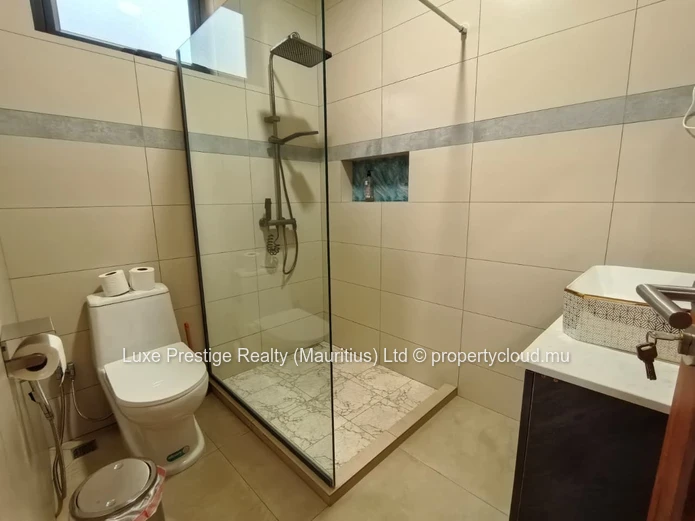 Villa Familiale de Luxe 4 Chambres avec Piscine Privée à Vale | Charges Incluses | Proche de Northfields Internationa...