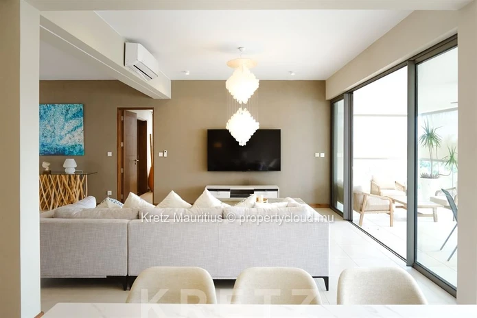 Exceptional penthouse with rooftop and panoramic lagoon views
