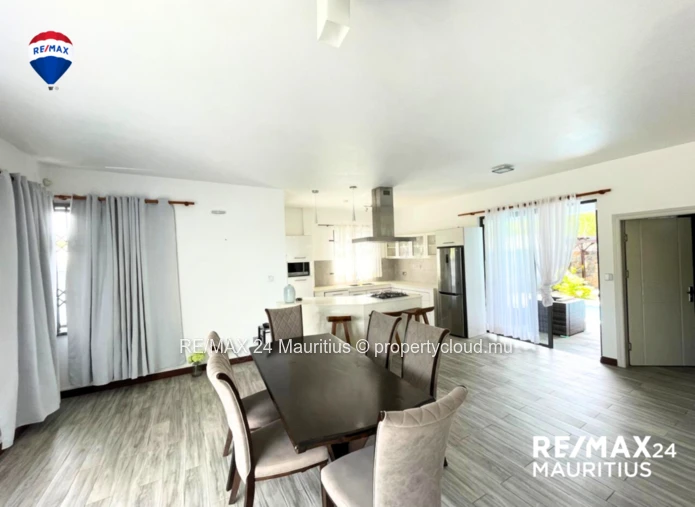 Secured family house in a calm and peaceful area, yet minutes drive to Amenities and Beaches