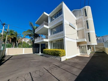 Unfurnished office for rent in Quatre Bornes.
