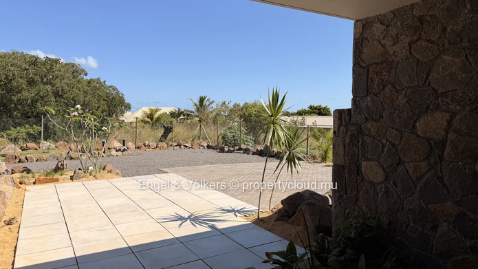 Contemporary Villa for Rent ust Steps from the Sea