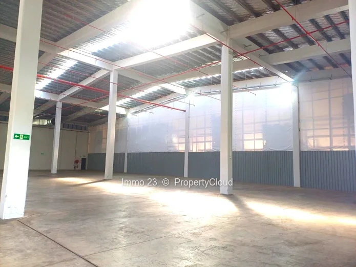 Warehouses - 2078m2 - Riche Terre