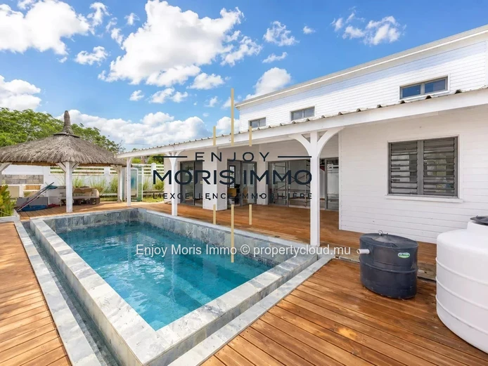 Contemporary Villa 3 Bedrooms with Swimming Pool & Kiosk – For Sale in Grand Bay