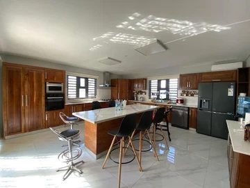 6 Bedroom House