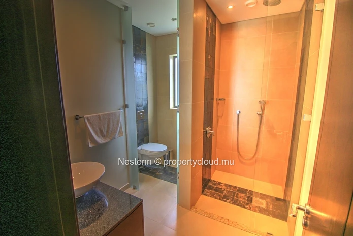 Luxury 3 bedroom apartment in a prestigious estate.