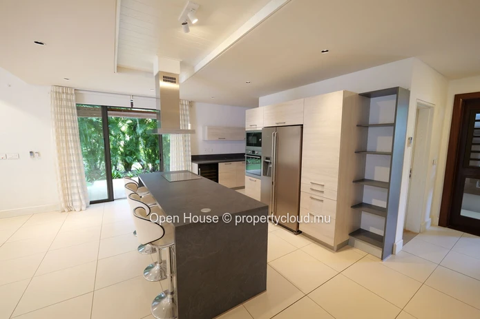 Luxurious Waterfront Villa with Private Pool in Rivière Noire - Black River Area - 237m² living space - Boat Garage -...