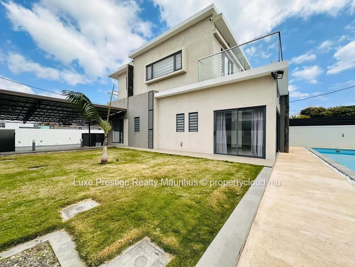 Long-Term Rental – Villa with Private Pool – Pereybère