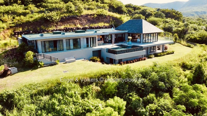 Extraordinary Villa in Petite Riviere Noire