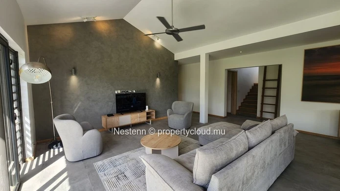 Belle villa moderne de 4 chambres à Moka, récemment rénovée avec piscine privée, cuisine américaine et vue sur la mon...
