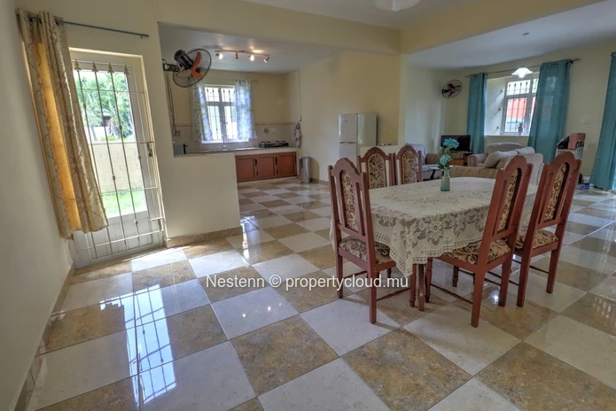 Maison au  rez-de-chaussée avec 3 chambres