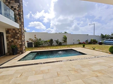 5 Bedroom Villa