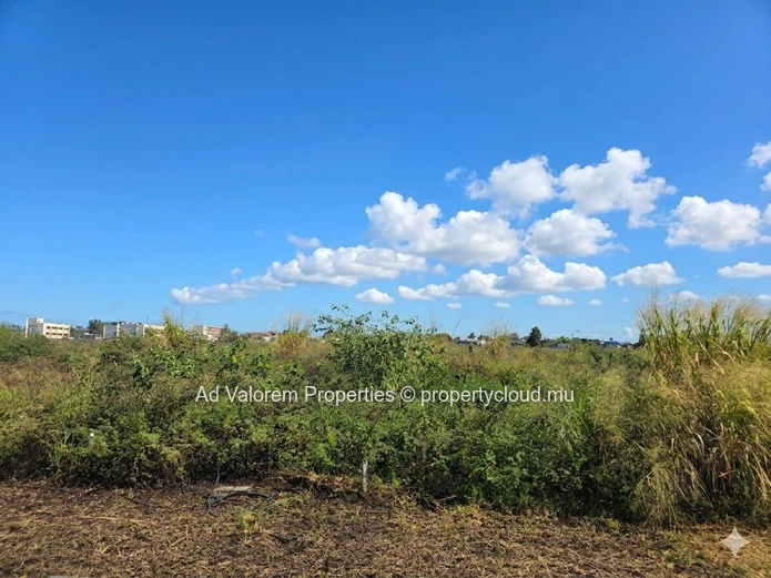 Opportunité Rare : Terrain Vue Montagne - Lotissement Gated Pierrefonds