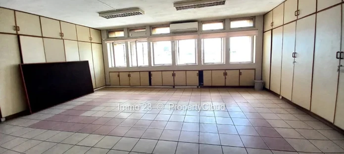 Emplacement commercial - 230m2 - Bell Village - Ref. EM70579LO