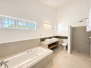 5 Bedroom Villa