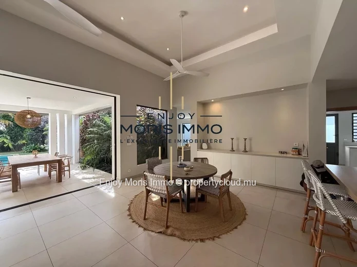Villa contemporaine de prestige à louer à Grand Baie – 4 chambres | Piscine privée | Résidence sécurisée | 300 m²