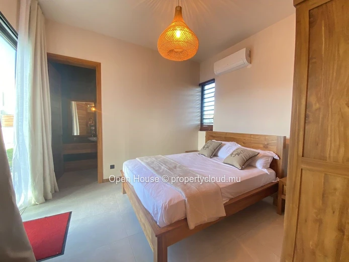 For rent - New fully furnished villa - 4 en-suite bedrooms - swimming pool - garage - near the sea - Trou aux Biches