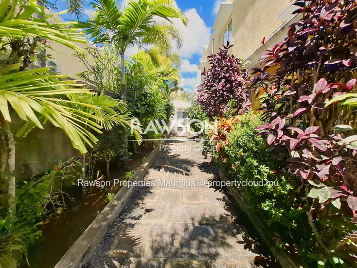 Villa Avec Studio Indépendant, Piscine Privée Et Kiosque – Pereybere