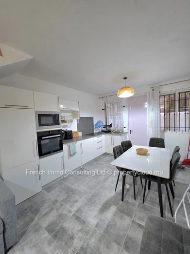Beau Triplex de 3 chambres en vente locale a pereybere