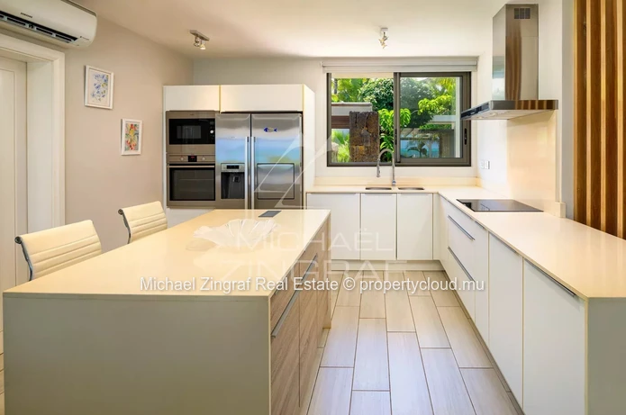 4-Bedroom Villa – Beachfront in Azuri