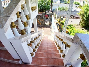 10 Bedroom House