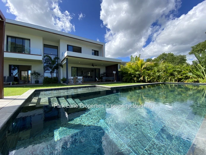 Luxurious 4 bedroom villa with prime positioning and gorgeous sea and river views.
