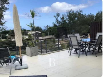 BLACK RIVER - 4 bedrooms sea view penthouse