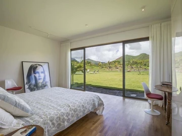 5 Bedroom Villa