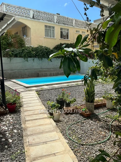 FOR RENT – 3 bedroom apartment with terrace Pereybere.