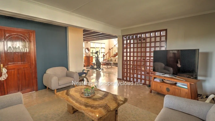 House of 6 bedrooms