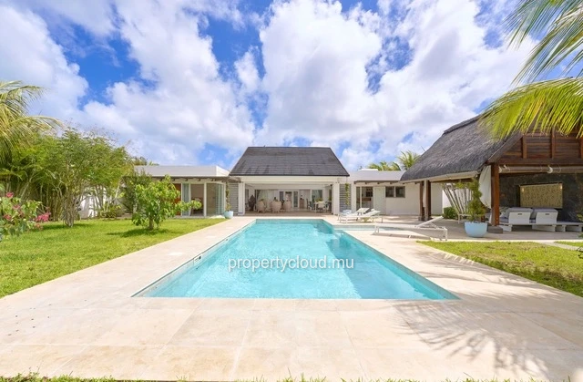 A vendre villa dans une résidence de prestige accessible aux étrangers. A deux minutes du centre de Grand Baie.