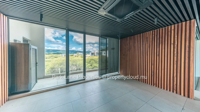 Espace de bureau exceptionnel avec vue sur la mer et la montagne
