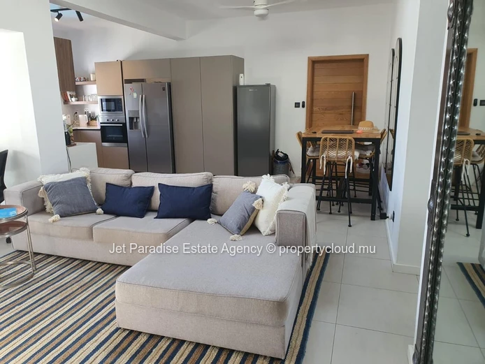 Appartement à vendre,3 chambres, piscine commune, meublé, climatisé, parking sécurisé.