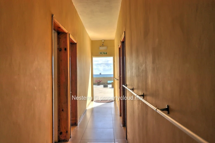 Seafront commercial property 