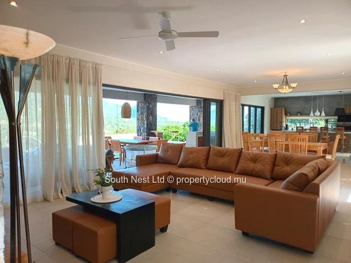 Villa contemporaine de luxe avec vue panoramique sur Le Morne – Rivière Noire